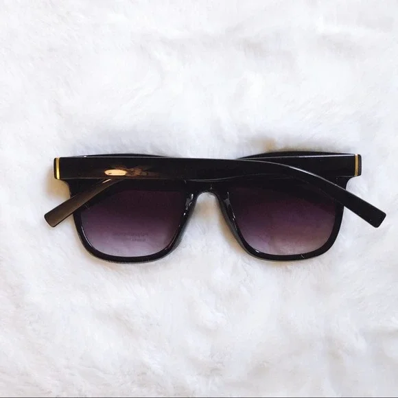Jacob Black Classic Square Sunglasses - Picture 9 of 10